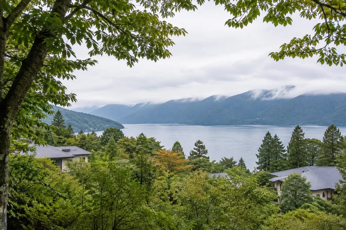 元箱根別荘地の地域の雰囲気を表現したAI生成イメージ（実際の現地写真ではありません）