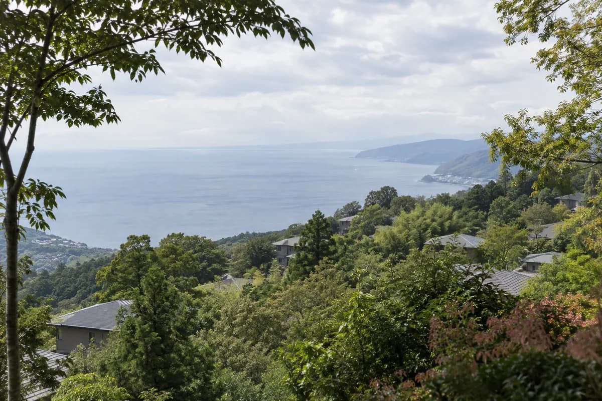 ルネ熱海伊豆山別荘地の地域の雰囲気を表現したAI生成イメージ（実際の現地写真ではありません）