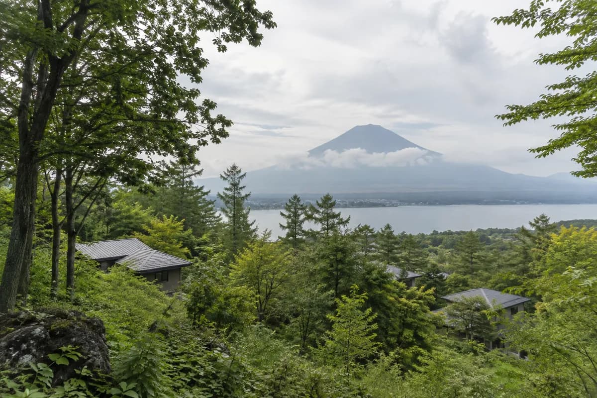 讃美ヶ丘別荘地の地域の雰囲気を表現したAI生成イメージ（実際の現地写真ではありません）